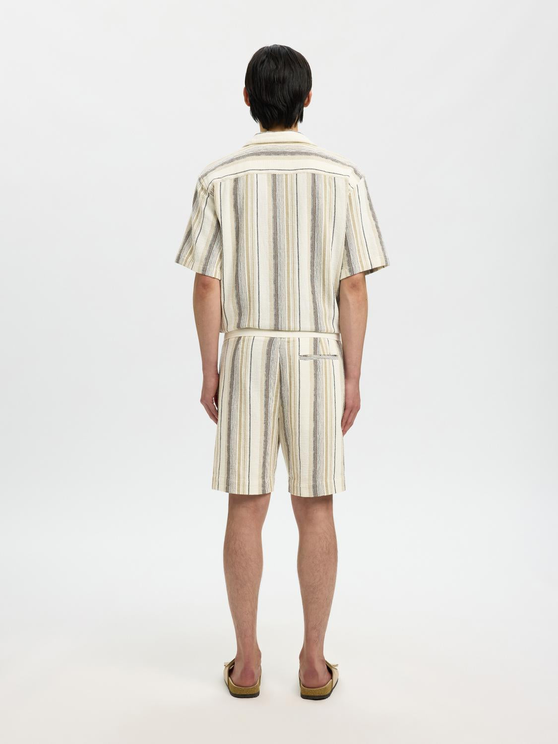 model_shot-back